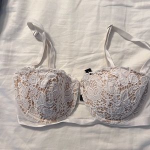 32DD Victoria’s Secret bra
